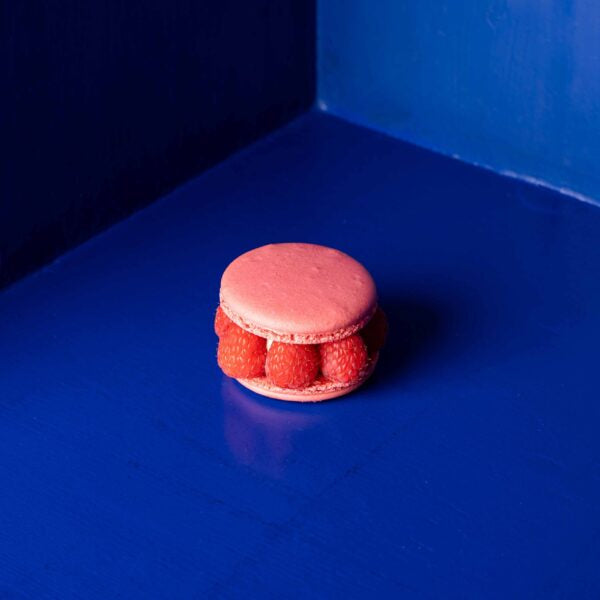 Raspberry macaron
