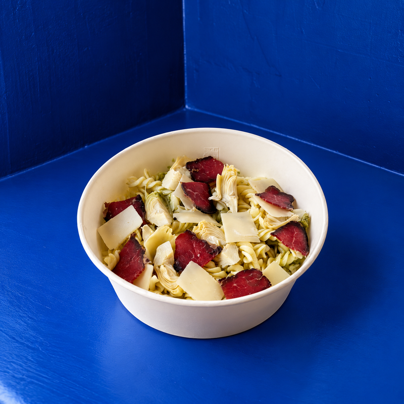 Juliette Hatecke Salad with fusilli pasta, Bouv Assoluto air-dried beef, Comté cheese, artichokes and cucumber sauce. Juliette Hatecke Salat mit Fusilli, Bouv Assoluto Bündner Trockenfleisch, Comté, Artischocken und Gurkensauce. Salade Hatecke Juliette avec fusilli, bœuf séché Bouv Assoluto, Comté, artichauts et sauce au concombre.