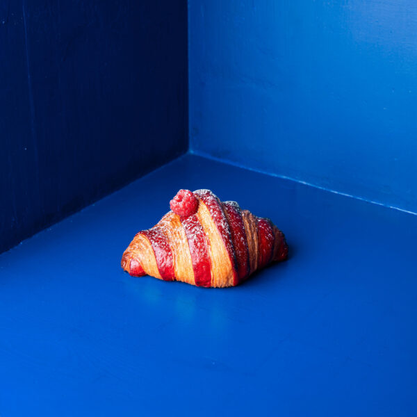 Croissant framboise gipfeli iconic raspberry himbeeren french français boulangerie juliette