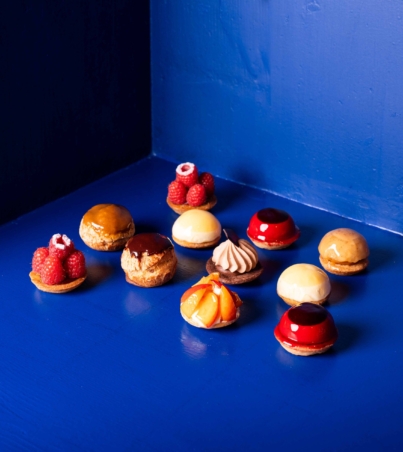 mini patisseries pastries bouchées luxemburgerli fruit sweet fingerfood